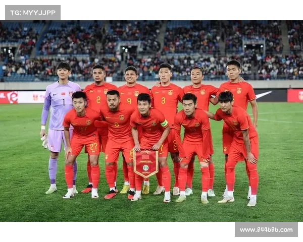 重庆之夜燃爆 5 万球迷！新星绝杀 + 万人合唱，国足用胜利为世预赛画上热血句号